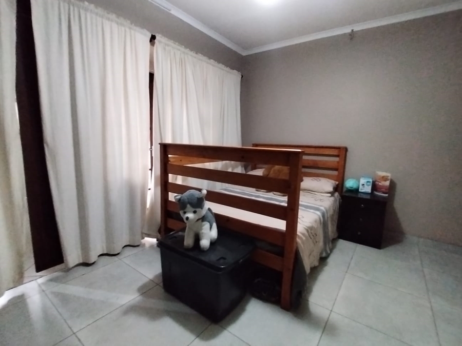 5 Bedroom Property for Sale in Safari Gardens North West